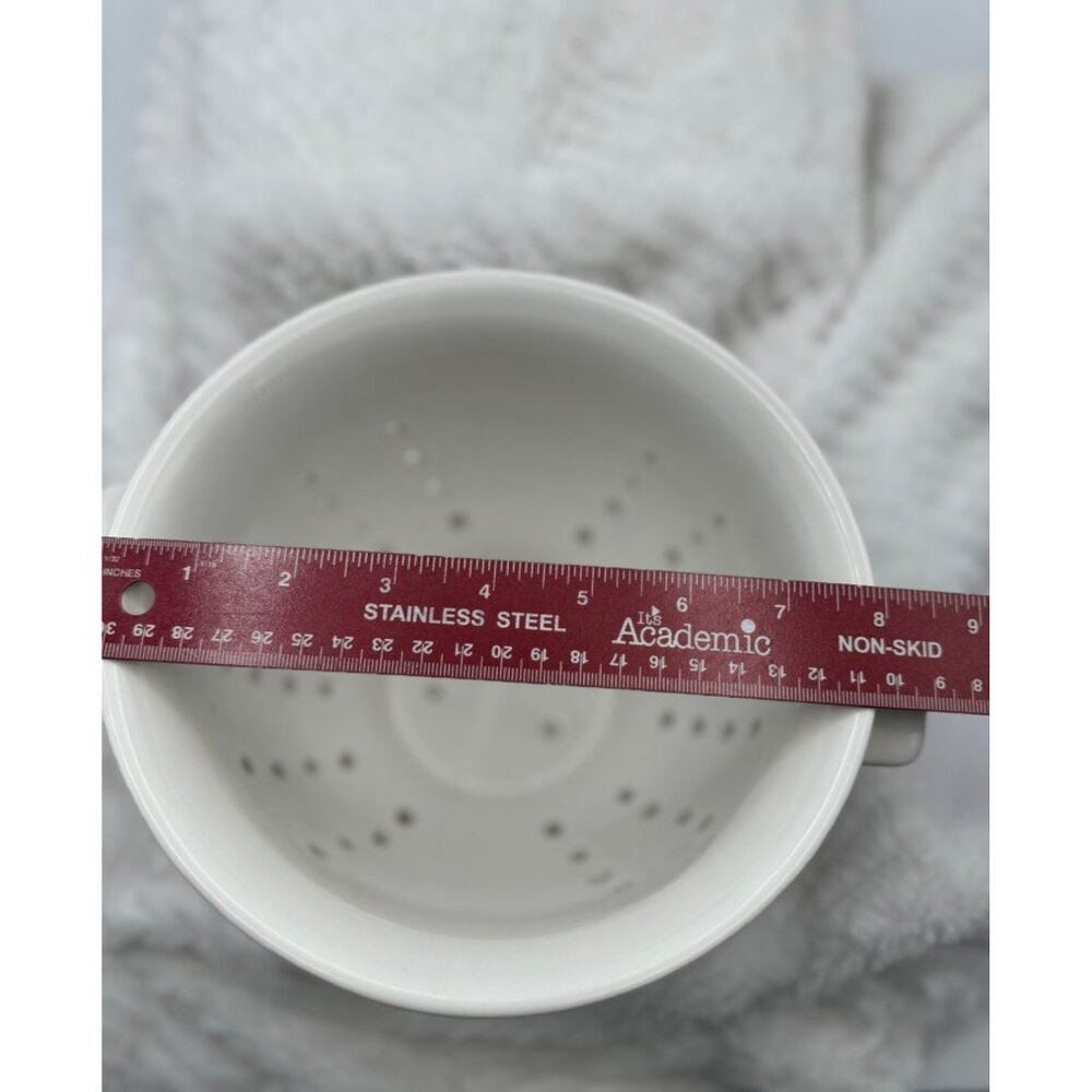 DesignPac Strawberry Embossed White Ceramic Colander - Picture 5 of 6